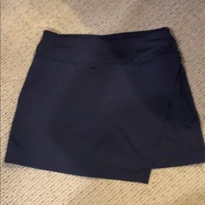 brand new navy tennis skirt from athleta.